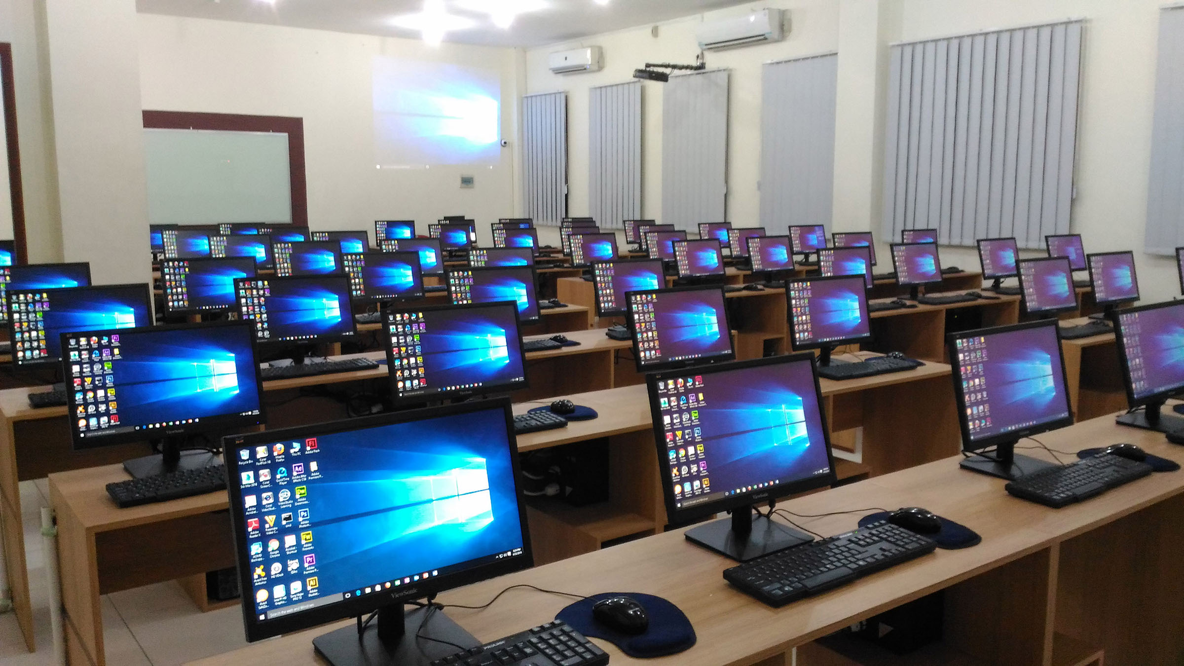 Halaman Tengah Sekolah